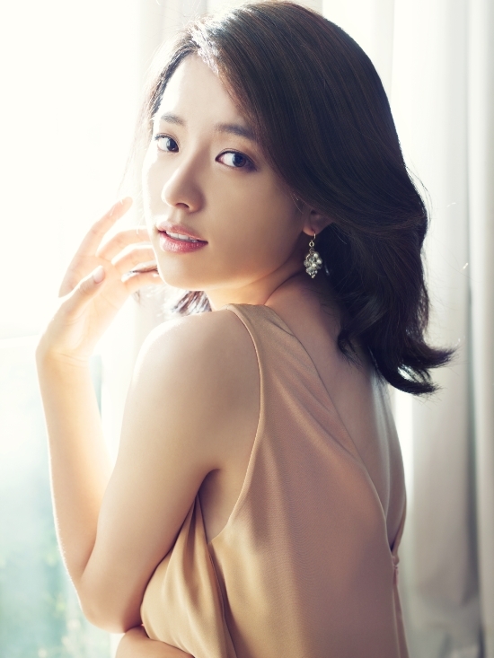 Hình ảnh Kim Tae Hee đứng đầu Top 20 nữ diễn viên xinh đẹp nhất Hàn Quốc năm 2015 số 15